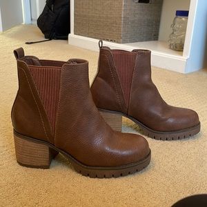 Mia Jody Ribbed Block Heel Chelsea Boot 